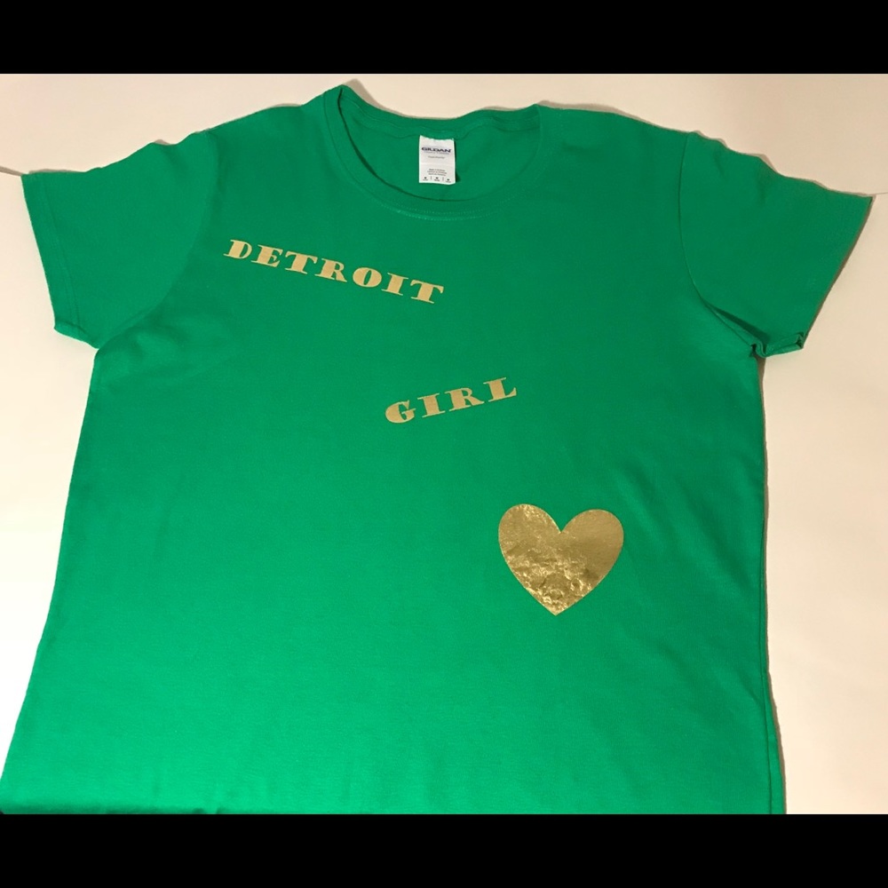 Detroit Golden print size Medium lady’s t-shirt.